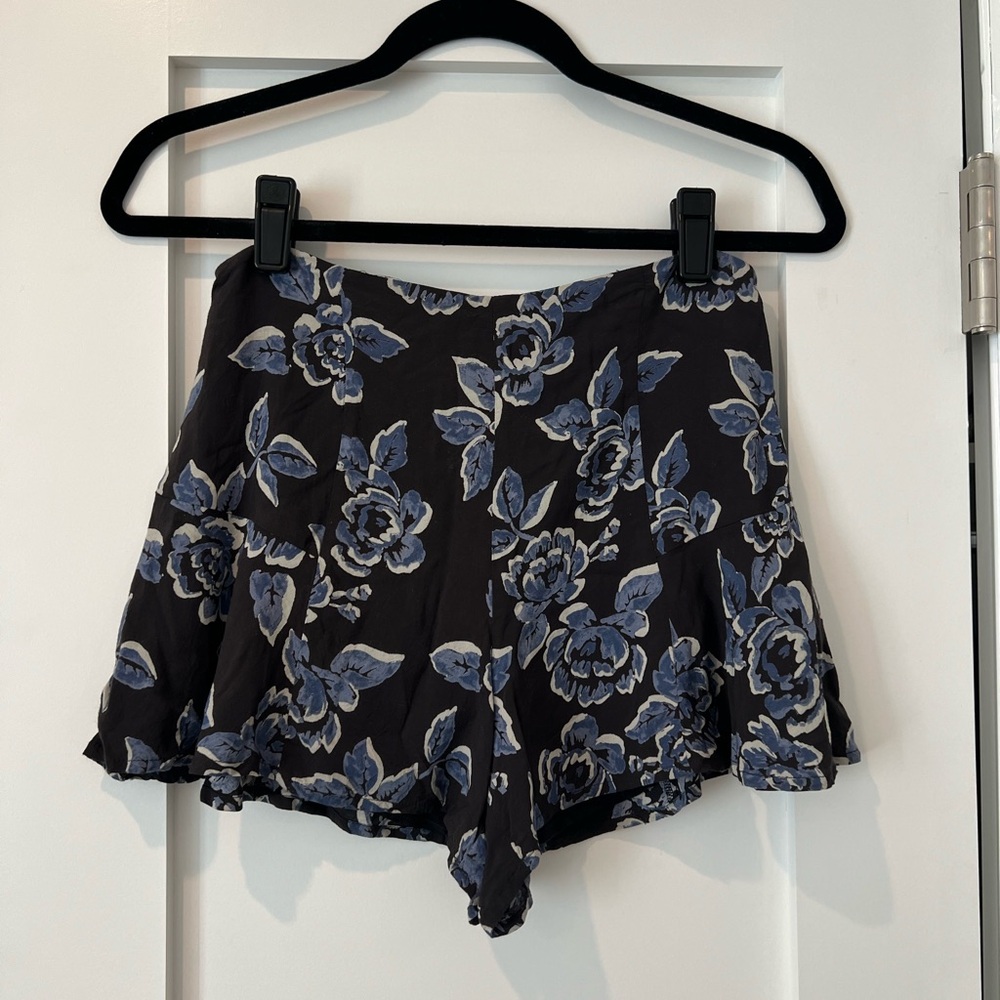 Urban Outfitters Kimchi Blue Floral Loose Shorts [Size 2]